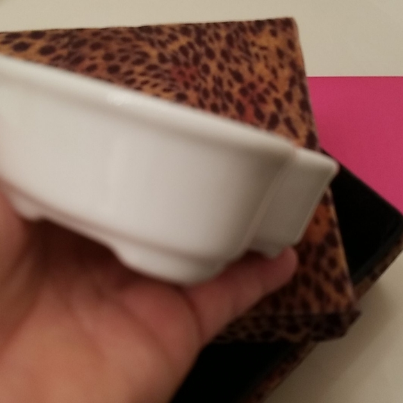 ⭐️ Over and back white ceramic heart dish - Picture 3 of 3